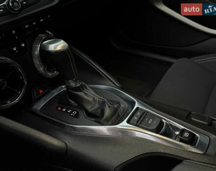 Черный Шевроле Камаро, объемом двигателя 3.64 л и пробегом 88 тыс. км за 17999 $, фото 10 на Automoto.ua