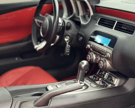 Красный Шевроле Камаро, объемом двигателя 6.2 л и пробегом 33 тыс. км за 22400 $, фото 12 на Automoto.ua