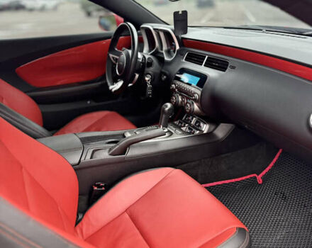 Красный Шевроле Камаро, объемом двигателя 6.2 л и пробегом 33 тыс. км за 22400 $, фото 11 на Automoto.ua