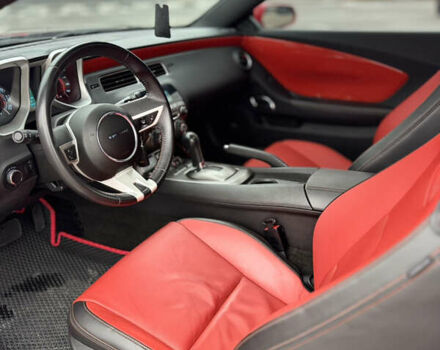 Красный Шевроле Камаро, объемом двигателя 6.2 л и пробегом 33 тыс. км за 22400 $, фото 9 на Automoto.ua