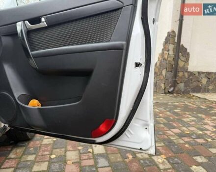 Белый Шевроле Каптива, объемом двигателя 2.4 л и пробегом 150 тыс. км за 6200 $, фото 9 на Automoto.ua