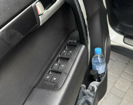 Белый Шевроле Каптива, объемом двигателя 2.23 л и пробегом 224 тыс. км за 12350 $, фото 12 на Automoto.ua