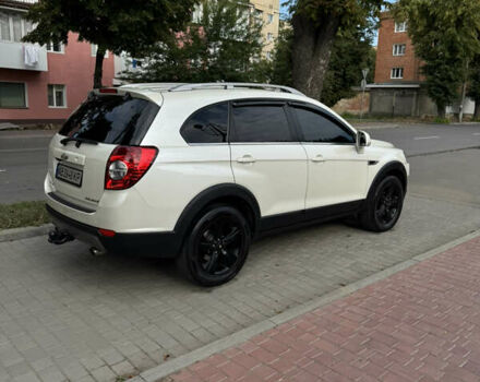 Белый Шевроле Каптива, объемом двигателя 2.23 л и пробегом 224 тыс. км за 12350 $, фото 2 на Automoto.ua