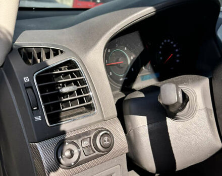 Белый Шевроле Каптива, объемом двигателя 2.2 л и пробегом 213 тыс. км за 12000 $, фото 7 на Automoto.ua