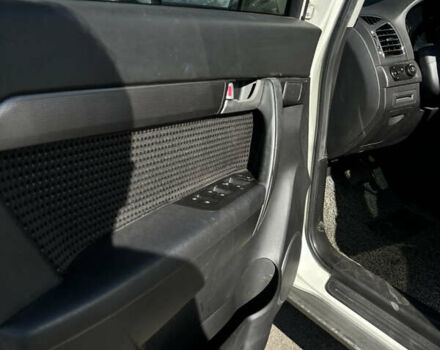 Белый Шевроле Каптива, объемом двигателя 2.2 л и пробегом 213 тыс. км за 12000 $, фото 6 на Automoto.ua