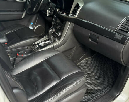 Белый Шевроле Каптива, объемом двигателя 2.23 л и пробегом 224 тыс. км за 12350 $, фото 8 на Automoto.ua