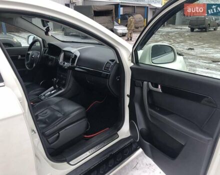 Белый Шевроле Каптива, объемом двигателя 3 л и пробегом 188 тыс. км за 12000 $, фото 1 на Automoto.ua