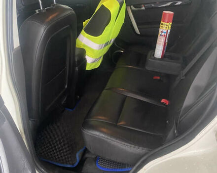 Белый Шевроле Каптива, объемом двигателя 2.23 л и пробегом 170 тыс. км за 10750 $, фото 6 на Automoto.ua