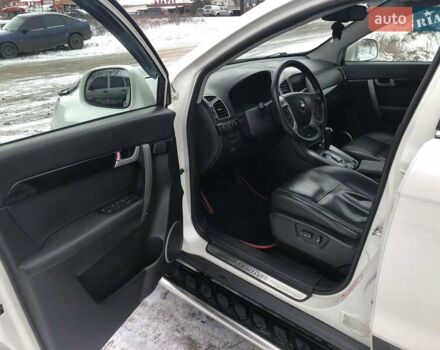 Белый Шевроле Каптива, объемом двигателя 3 л и пробегом 188 тыс. км за 12000 $, фото 3 на Automoto.ua