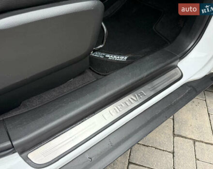 Белый Шевроле Каптива, объемом двигателя 2.2 л и пробегом 200 тыс. км за 11999 $, фото 54 на Automoto.ua