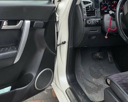 Белый Шевроле Каптива, объемом двигателя 2.23 л и пробегом 173 тыс. км за 10500 $, фото 4 на Automoto.ua