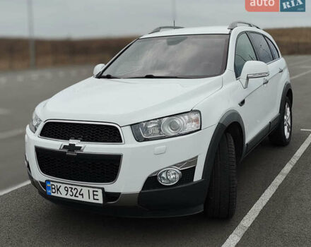 Белый Шевроле Каптива, объемом двигателя 2.23 л и пробегом 178 тыс. км за 12500 $, фото 2 на Automoto.ua