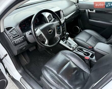 Белый Шевроле Каптива, объемом двигателя 2.2 л и пробегом 150 тыс. км за 12200 $, фото 18 на Automoto.ua