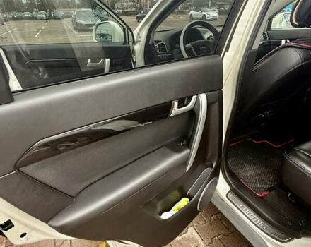 Белый Шевроле Каптива, объемом двигателя 2.23 л и пробегом 178 тыс. км за 10900 $, фото 10 на Automoto.ua