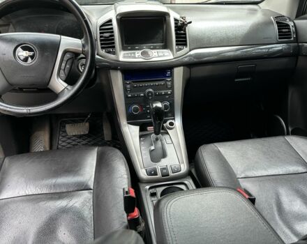 Белый Шевроле Каптива, объемом двигателя 2.2 л и пробегом 162 тыс. км за 11000 $, фото 6 на Automoto.ua