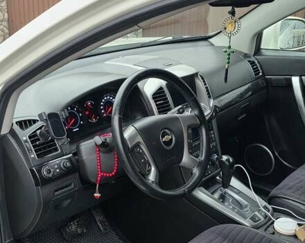 Белый Шевроле Каптива, объемом двигателя 2.23 л и пробегом 173 тыс. км за 10500 $, фото 2 на Automoto.ua