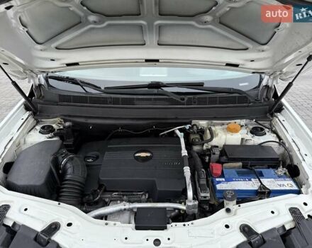 Белый Шевроле Каптива, объемом двигателя 2.2 л и пробегом 150 тыс. км за 12200 $, фото 49 на Automoto.ua