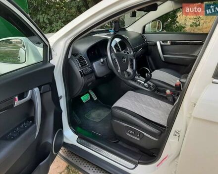 Белый Шевроле Каптива, объемом двигателя 3 л и пробегом 95 тыс. км за 12500 $, фото 12 на Automoto.ua