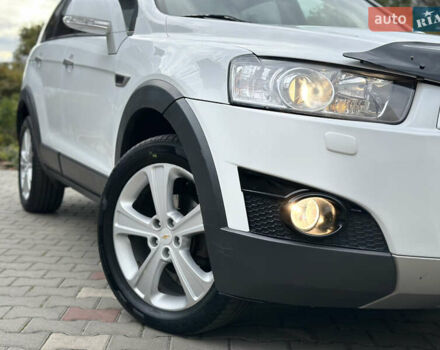 Белый Шевроле Каптива, объемом двигателя 2.2 л и пробегом 157 тыс. км за 11800 $, фото 1 на Automoto.ua