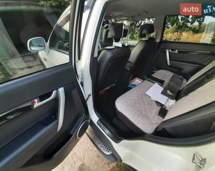 Белый Шевроле Каптива, объемом двигателя 3 л и пробегом 95 тыс. км за 12500 $, фото 10 на Automoto.ua