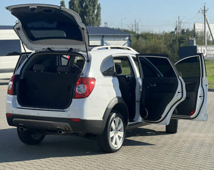 Білий Шевроле Каптіва, об'ємом двигуна 2.2 л та пробігом 221 тис. км за 11100 $, фото 2 на Automoto.ua