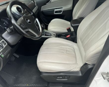 Белый Шевроле Каптива, объемом двигателя 3 л и пробегом 137 тыс. км за 9500 $, фото 5 на Automoto.ua