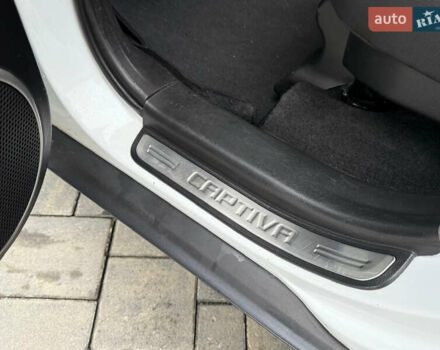 Белый Шевроле Каптива, объемом двигателя 2.2 л и пробегом 200 тыс. км за 12000 $, фото 30 на Automoto.ua