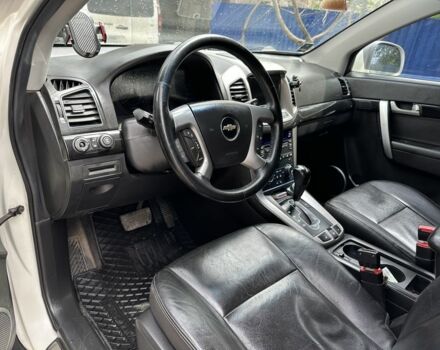 Белый Шевроле Каптива, объемом двигателя 2.2 л и пробегом 162 тыс. км за 11000 $, фото 2 на Automoto.ua