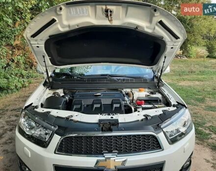 Белый Шевроле Каптива, объемом двигателя 3 л и пробегом 95 тыс. км за 12500 $, фото 2 на Automoto.ua