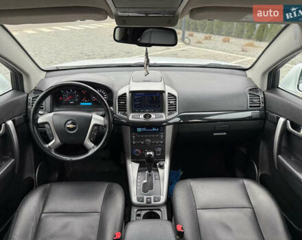 Белый Шевроле Каптива, объемом двигателя 2.2 л и пробегом 200 тыс. км за 12000 $, фото 18 на Automoto.ua