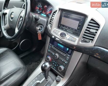 Білий Шевроле Каптіва, об'ємом двигуна 2.23 л та пробігом 208 тис. км за 10800 $, фото 18 на Automoto.ua