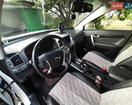 Белый Шевроле Каптива, объемом двигателя 3 л и пробегом 95 тыс. км за 12500 $, фото 9 на Automoto.ua