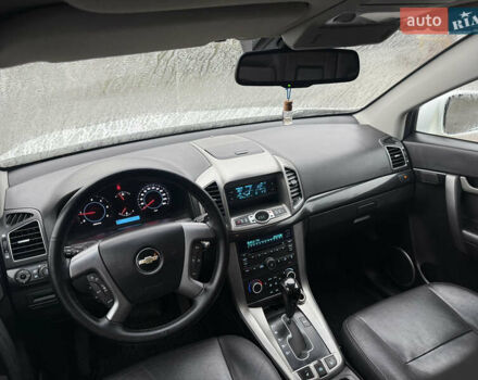 Белый Шевроле Каптива, объемом двигателя 2.2 л и пробегом 158 тыс. км за 11000 $, фото 23 на Automoto.ua