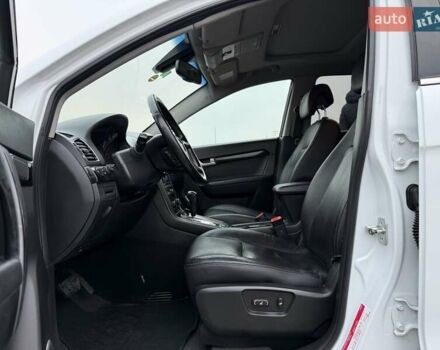 Белый Шевроле Каптива, объемом двигателя 2.2 л и пробегом 150 тыс. км за 12200 $, фото 17 на Automoto.ua