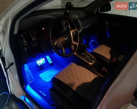 Белый Шевроле Каптива, объемом двигателя 3 л и пробегом 95 тыс. км за 12500 $, фото 3 на Automoto.ua