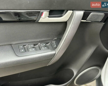 Белый Шевроле Каптива, объемом двигателя 2.2 л и пробегом 157 тыс. км за 11800 $, фото 17 на Automoto.ua