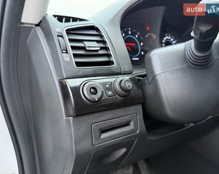 Белый Шевроле Каптива, объемом двигателя 2.2 л и пробегом 150 тыс. км за 12200 $, фото 21 на Automoto.ua