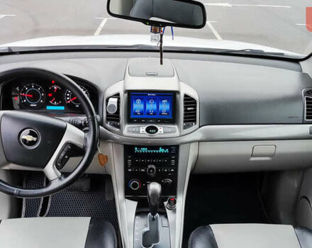 Белый Шевроле Каптива, объемом двигателя 2.23 л и пробегом 178 тыс. км за 12500 $, фото 5 на Automoto.ua