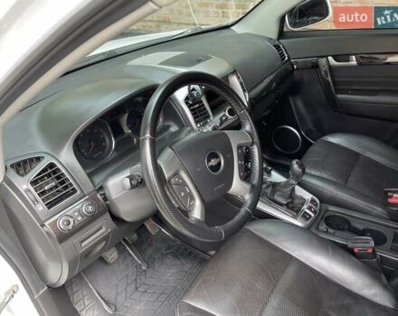 Белый Шевроле Каптива, объемом двигателя 2.23 л и пробегом 215 тыс. км за 13000 $, фото 11 на Automoto.ua