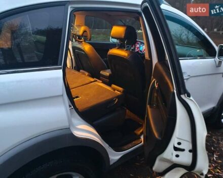 Белый Шевроле Каптива, объемом двигателя 2.23 л и пробегом 180 тыс. км за 14200 $, фото 2 на Automoto.ua