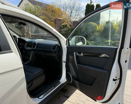 Білий Шевроле Каптіва, об'ємом двигуна 2.2 л та пробігом 200 тис. км за 13604 $, фото 73 на Automoto.ua