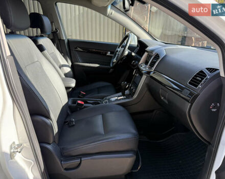 Білий Шевроле Каптіва, об'ємом двигуна 2.2 л та пробігом 200 тис. км за 13604 $, фото 76 на Automoto.ua