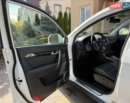 Білий Шевроле Каптіва, об'ємом двигуна 2.2 л та пробігом 200 тис. км за 13604 $, фото 20 на Automoto.ua
