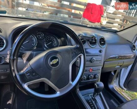 Белый Шевроле Каптива, объемом двигателя 2.4 л и пробегом 248 тыс. км за 8600 $, фото 4 на Automoto.ua