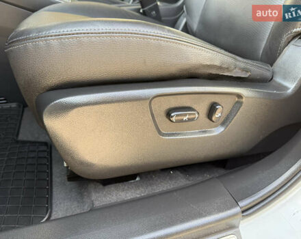 Білий Шевроле Каптіва, об'ємом двигуна 2.2 л та пробігом 200 тис. км за 13604 $, фото 26 на Automoto.ua