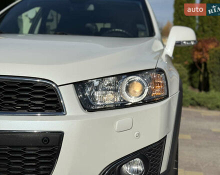 Білий Шевроле Каптіва, об'ємом двигуна 2.2 л та пробігом 200 тис. км за 13604 $, фото 17 на Automoto.ua