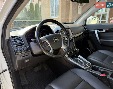 Білий Шевроле Каптіва, об'ємом двигуна 2.2 л та пробігом 200 тис. км за 13604 $, фото 27 на Automoto.ua