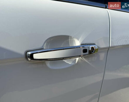 Білий Шевроле Каптіва, об'ємом двигуна 2.2 л та пробігом 200 тис. км за 13604 $, фото 19 на Automoto.ua