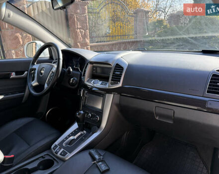 Білий Шевроле Каптіва, об'ємом двигуна 2.2 л та пробігом 200 тис. км за 13604 $, фото 79 на Automoto.ua