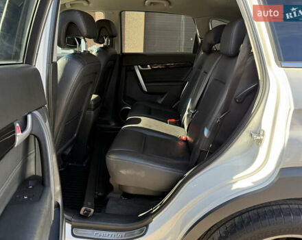 Білий Шевроле Каптіва, об'ємом двигуна 2.2 л та пробігом 200 тис. км за 13604 $, фото 51 на Automoto.ua